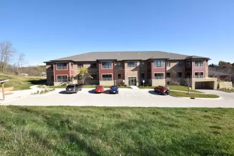 811 N 1st Ave, Iowa City, IA 52245