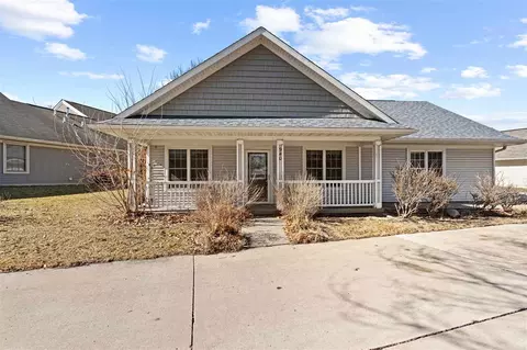 940 Longfellow Ct, Iowa City, IA 52240