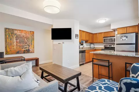 100 Grandview Ct, Iowa City, IA 52246