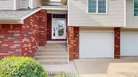 46 Camborne Cir, Iowa City, IA 52245