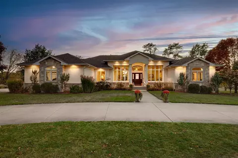 3809 NE Stoney Pointe Ln, North Liberty, IA 52317