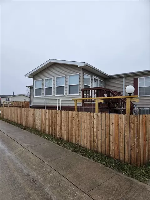 522 Mineral Pt, Iowacity, IA 62246