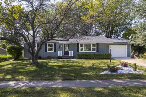 908 14th Ave, Coralville, IA 52241