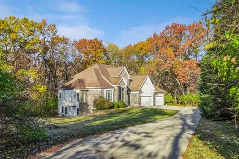 2754 Royal Oaks Dr NW, Swisher, IA 52338