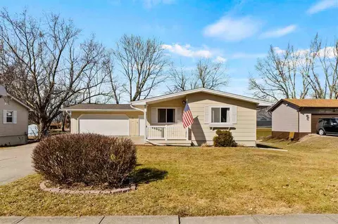 712 18th Ave, Coralville, IA 52241