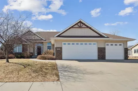 1105 Lake Shr, Iowa City, IA 52246