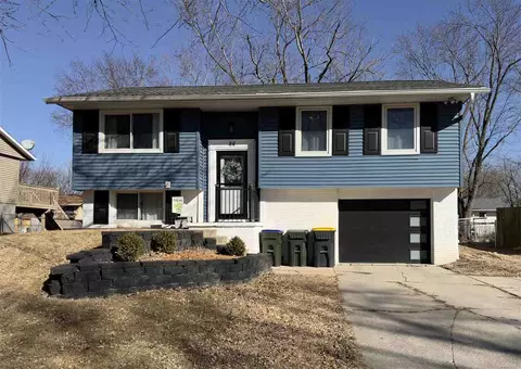 44 Regal Ln, Iowa City, IA 52240