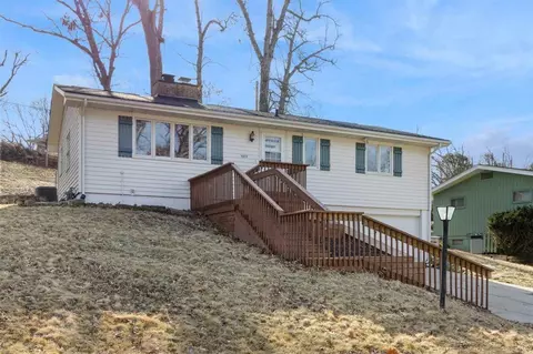 1317 Hertz Dr, Cedar Rapids, IA 52403