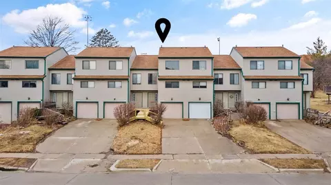 641 Westwinds Dr, Iowa City, IA 52246