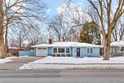 225 S 7th Ave, Iowa City, IA 52245