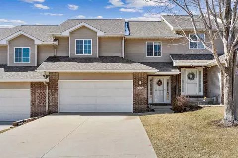 2244 E Grantview Dr, Coralville, IA 52241