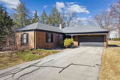 2020 Ridgeway Dr, Iowa City, IA 52245