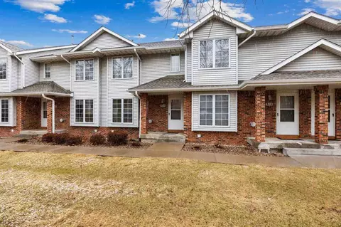 308 W Side Dr, Iowacity, IA 52246