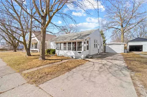 404 E Van Buren, Washington, IA 52353