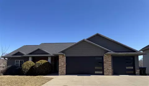 2053 Glen Oaks Dr, Coralville, IA 52241