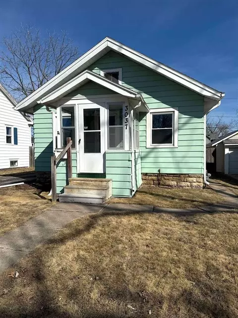 3037 D Ave NE, Cedar Rapids, IA 52402