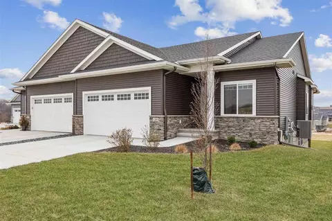 1285 Berkshire Ln, North Liberty, IA 52317