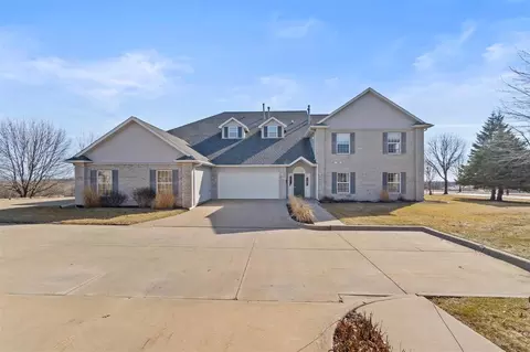 49 Duck Creek Pl, Iowa City, IA 52246