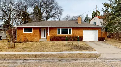 1822 Glendale Rd, Iowa City, IA 52245