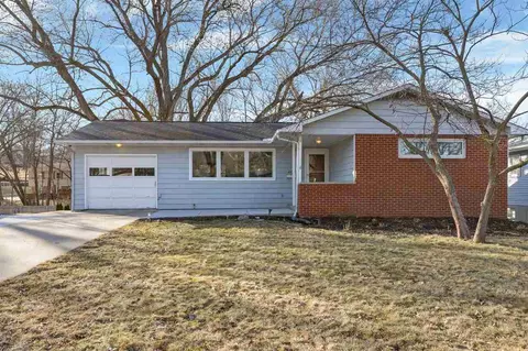 2617 Friendship St, Iowa City, IA 52245