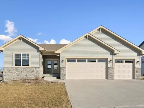 4548 Luke Dr, Iowa City, IA 52246