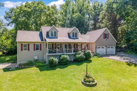 4089 Crest View Rd, Solon, IA 52333