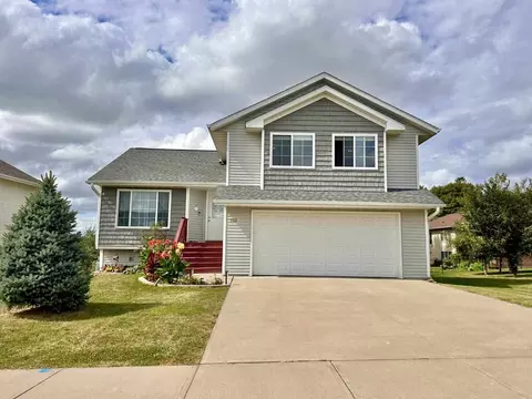 2429 Russell Dr, Iowa City, IA 52240