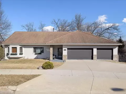 1999 Highview Rd, Coralville, IA 52241