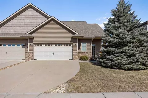 1337 Copper Mountain Dr, North Liberty, IA 52317