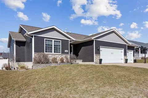 2706 Navajo Ave SW, Cedar Rapids, IA 52404