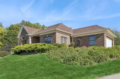 4691 Running Deer Woods NE, Iowa City, IA 52240