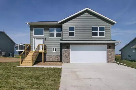 3115 Ginkgo Ln, Muscatine, IA 52761