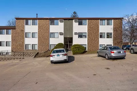 806 Benton Dr, Iowa City, IA 52246