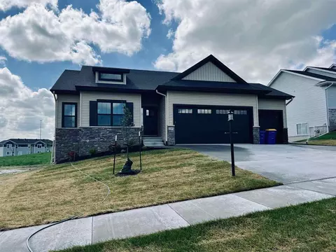 1317 E Gable Way, Tiffin, IA 52340
