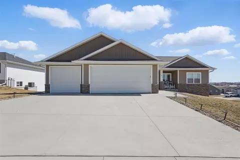 181 Rogers Dr, Williamsburg, IA 52361