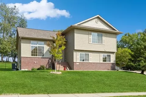 406 Thornbury Ave, Iowa City, IA 52245