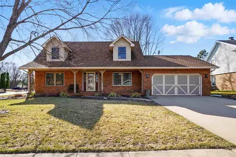 1482 High Country Rd, Coralville, IA 52241