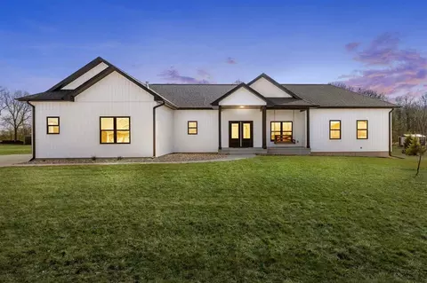 1477 Walter Mapp Dr, Riverside, IA 52327
