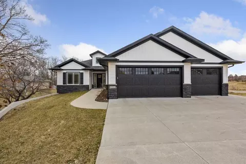 1222 Curtis Bridge Rd, Swisher, IA 52338