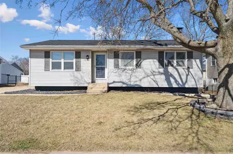100 33rd Ave, Marion, IA 52302