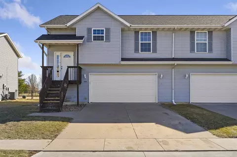 1562 Deerfield Dr, North Liberty, IA 52317