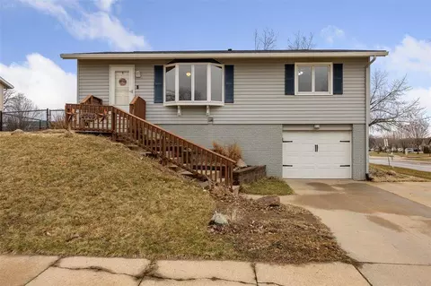 2905 7th St, Marion, IA 52302