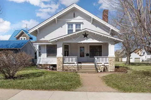 1016 1st Ave NW, Cedar Rapids, IA 52405