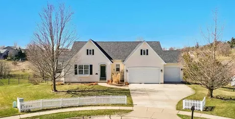 190 Willow Ln, North Liberty, IA 52317