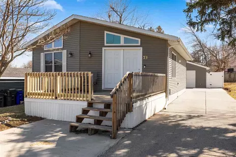 73 26th Ave SW, Cedar Rapids, IA 52404