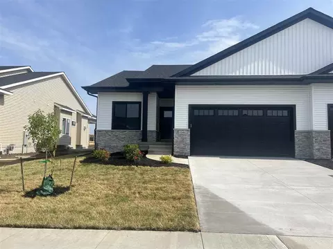 1240 Berkshire Ln, North Liberty, IA 52317