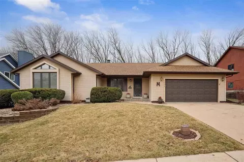 1206 26th St NW, Cedar Rapids, IA 52405