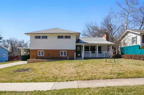 421 Crestview Ave, Iowa City, IA 52245