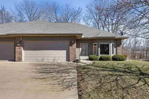 955 Applewood Ct, Coralville, IA 52241