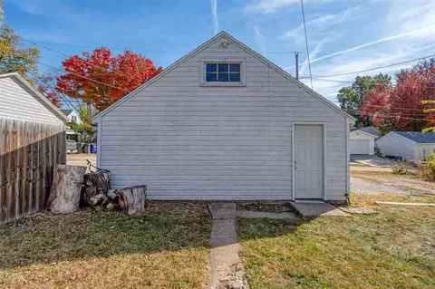 Exterior - 2107 E Avenue NE, Cedar Rapids, IA 52402 photo 6 of 6